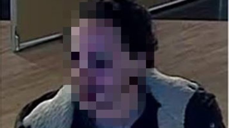 Meldt deze man zich niet dan toont de politie zijn foto herkenbaar (foto: politieam Weerijs).