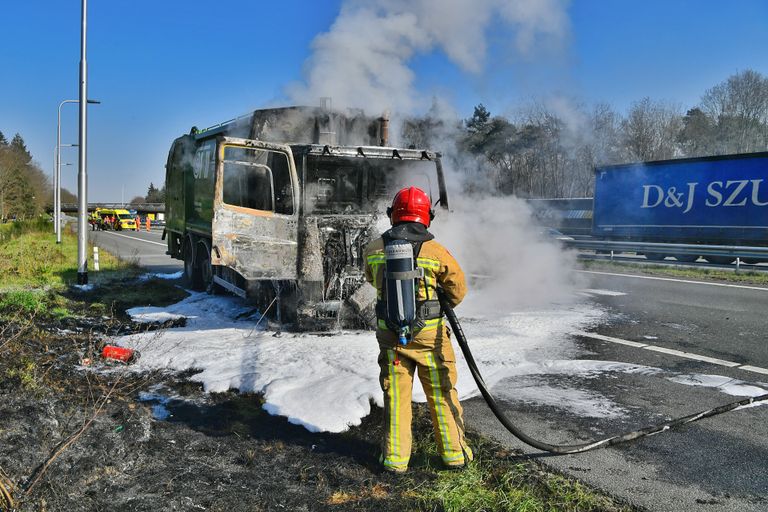 De papierwagen op de A67 (foto: Rico Vogels/SQ Vision).