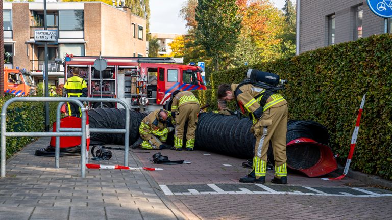 De brandweer was urenlang bezig in Oosterhout (foto: Marcel van Dorst/SQ Vision).