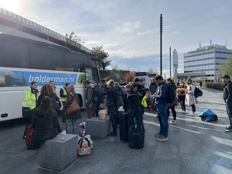 De problemen op Eindhoven Airport leverden reizigers flink wat overlast op (foto: René van Hoof).