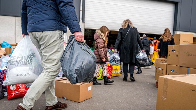 Overal in Nederland worden goederen voor Oekraïne ingezameld zoals hier in Eindhoven. Foto: ANP.