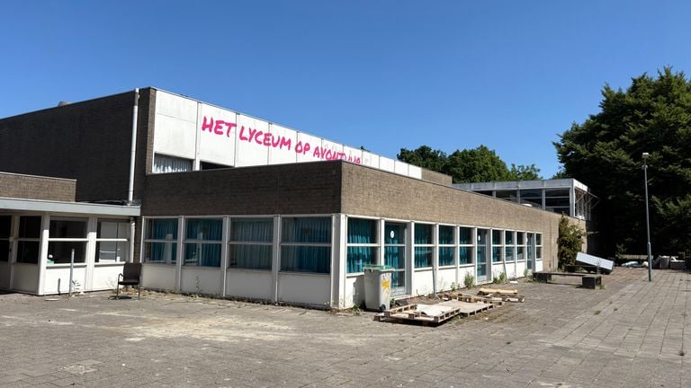 De gebouwen van de school gaan dit najaar tegen de vlakte (foto: Erik Peeters)