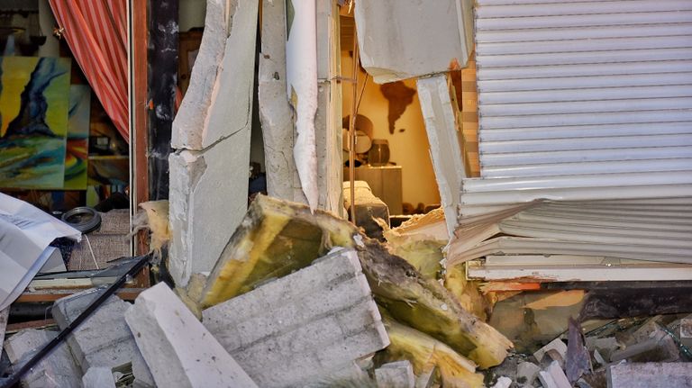 De bewoners van de geraakte huizen moesten vanwege de ravage hun huis verlaten (foto: Toby de Kort).