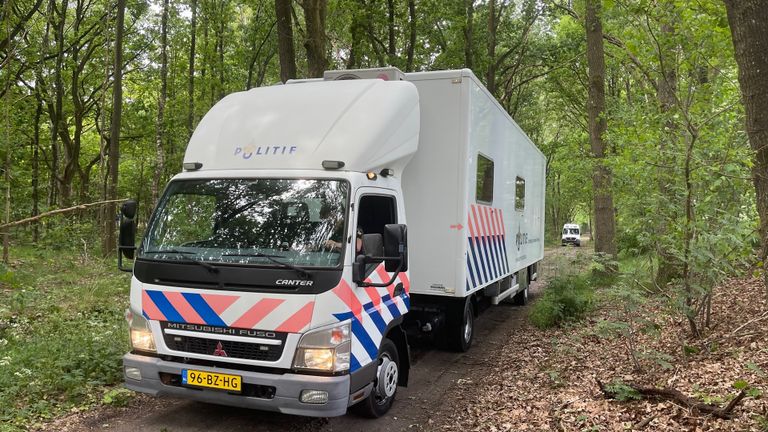 De politie stuurde een speciale wagen naar Helvoirt (foto: Bart Meesters/SQ Vision Mediaprodukties).