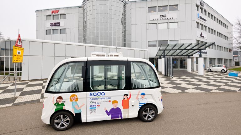 De zelfrijdende minibus in Helmond (foto: Bart van Overbeeke Fotografie).