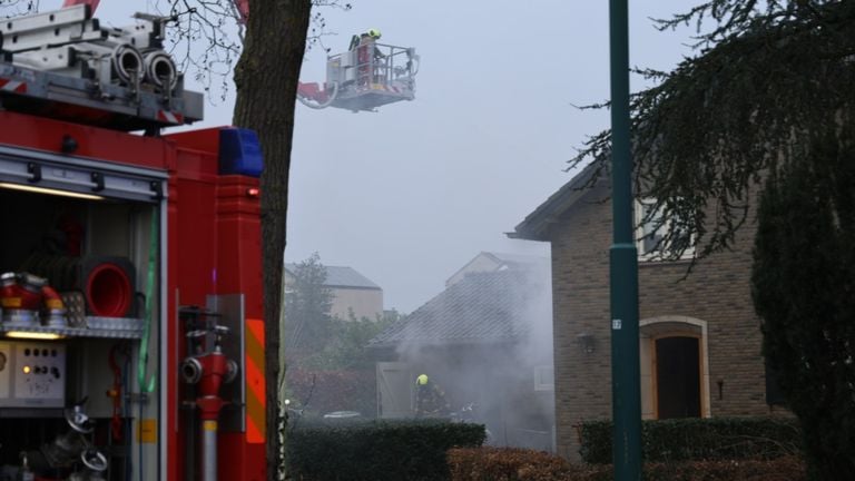 Huis in brand (foto: Saskia Kusters/SQ Vision).