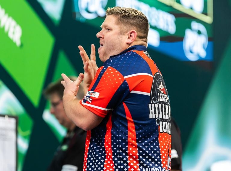 James Hurrell kreeg Michael van Gerwen niet aan het wankelen (foto: PDC).