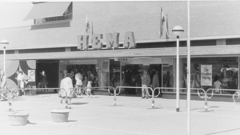 De Hema in het nieuwe winkelcentrum rond 1971 (foto: Eindhoven in Beeld)