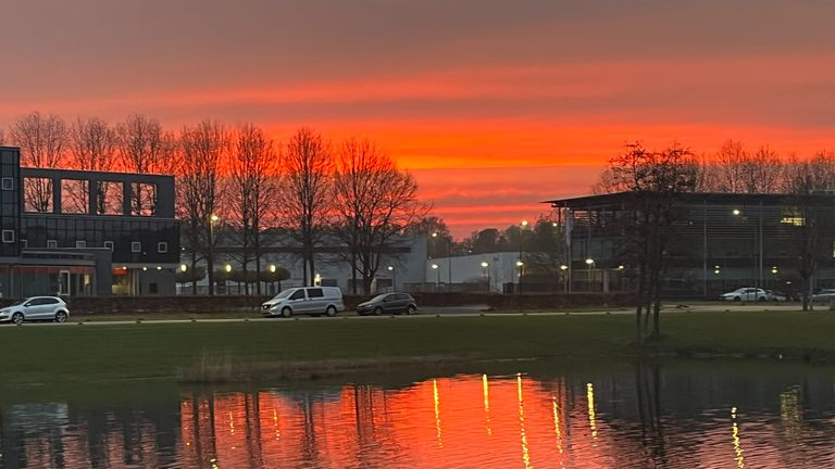 Ondergaande zon in Eindhoven.