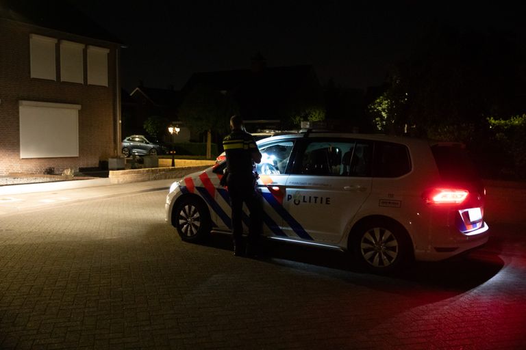De politie doet onderzoek in Sint Willebrord (foto: Christian Traets/SQ Vision).