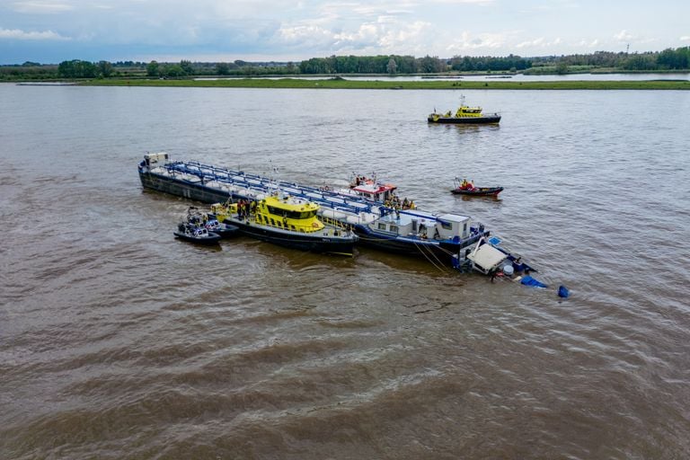 Veel hulp ingeschakeld na het ongeluk (foto: Jurgen Versteeg/SQ Vision).