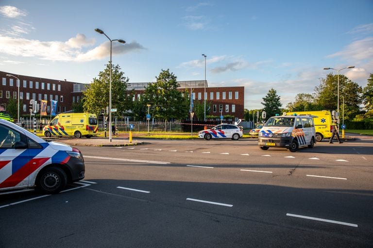 Een deel van het kruispunt werd afgezet (foto: Christian Traets).