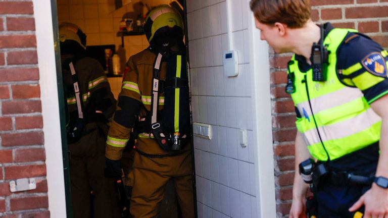 Ook de politie kwam een kijkje nemen (foto: Persbureau Heitink).