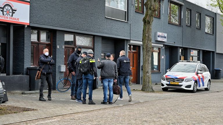 De inval vond plaats rond halfnegen woensdagochtend (foto: SQ Vision).