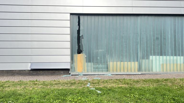 Schade aan de achterkant bij de Gamma in Rosmalen (foto: Omroep Brabant). 