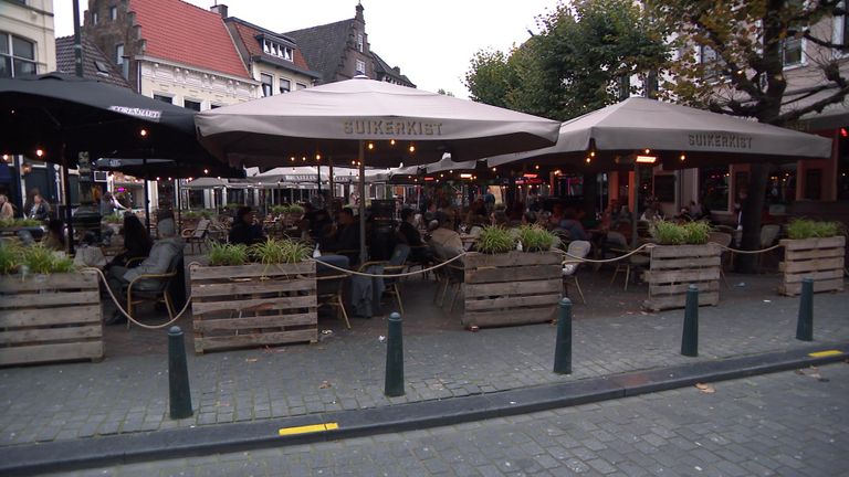 Drukte op het terras van de Suikerkist in Breda. (foto: Omroep Brabant)