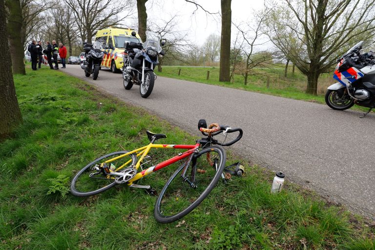 De wielrenner werd geraakt door een motorrijder (foto: SK-Media).