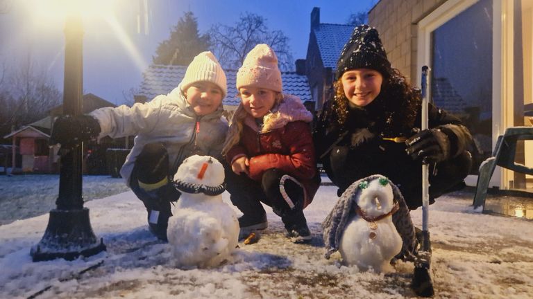 Soms kent enthousiasme geen grenzen... Getty kreeg om kwart over zeven 's ochtends al het verzoek om met de kinderen sneeuwpoppen te maken (foto: Getty Kuppens).