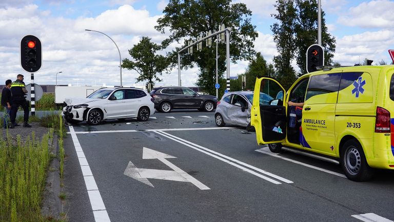 De T-splitsing werd afgesloten na de botsing (foto: Jeroen Stuve/SQ Vision). 