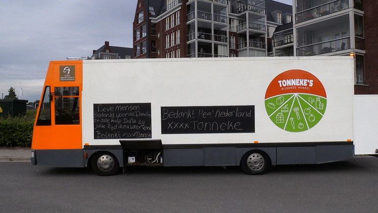 Tonnekes nieuwe rijdende winkel is 3 meter korter dan voorheen (foto: Omroep Brabant).