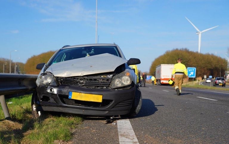 A59 dicht bij Engelen na ongeval met vrachtwagen (Bart Meesters/Persbureau Heitink).