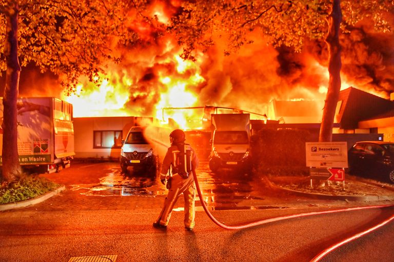 De kringloopwinkel ging bij de brand in Veldhoven verloren (foto: Rico Vogels/SQ Vision).