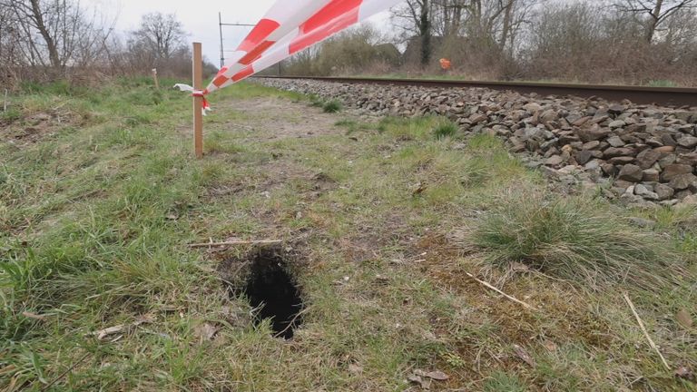 Onder het spoor bij Esch zaten begin maart dassen onder het spoor (foto: ProRail).