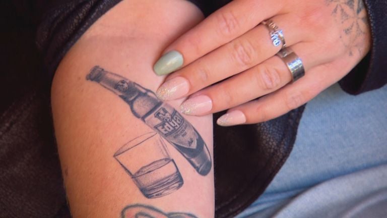 Marleen Raaijmakers heeft een tattoo laten zetten als eerbetoon aan haar overleden vader.