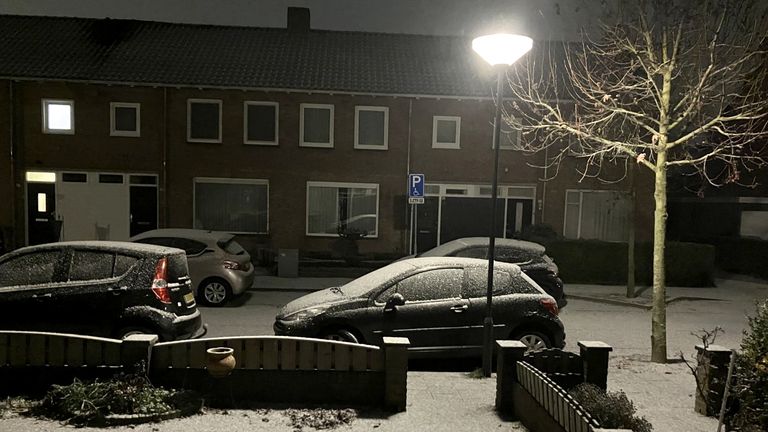 Een witte straat in Vught (foto: Lize Rensen).