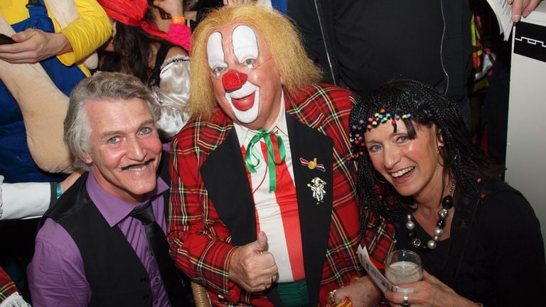 Clown Bassie als een van de artiesten (Privéfoto)