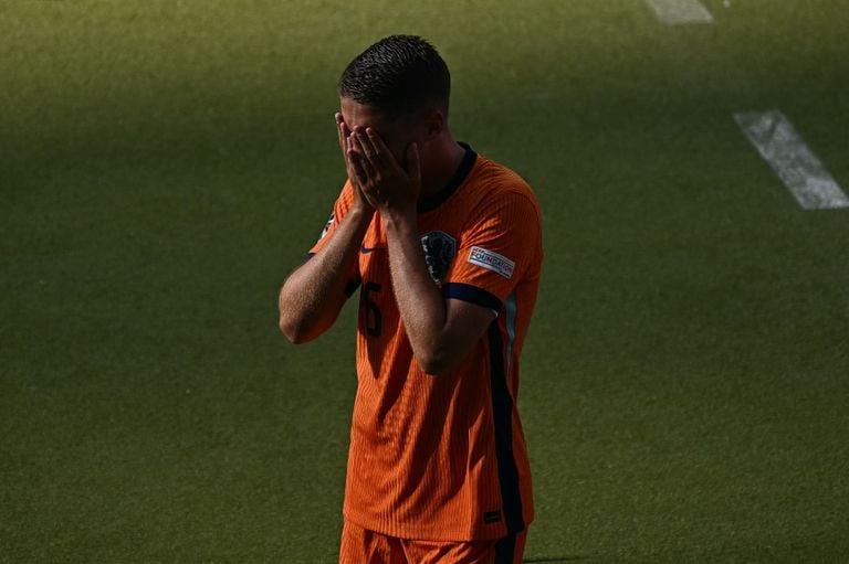 Joey Firman è stato sostituito dopo 34 minuti durante la partita Olanda-Austria (Foto: ANP 2024/Gabriel Bouys).