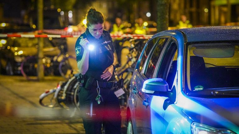 Verschillende auto's werden gecontroleerd na de melding van de schietpartij in Eindhoven (foto: SQ Vision).