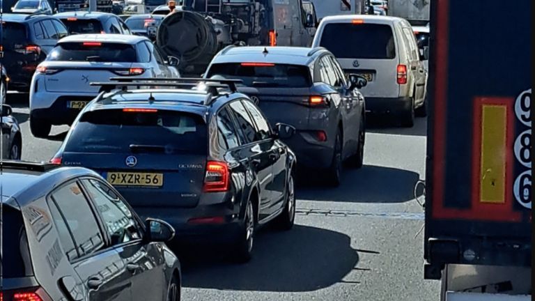 De file bij de Drechttunnel (foto: Tonnieontour).