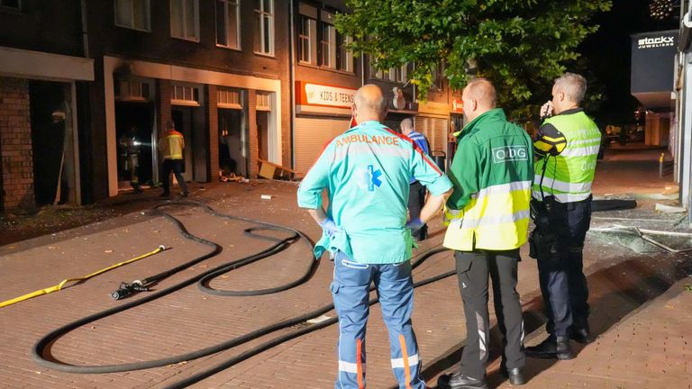 Rond vijf uur was de situatie aan de Helmondse Ameidestraat onder controle (foto: Harrie Grijseels/SQ Vision).
