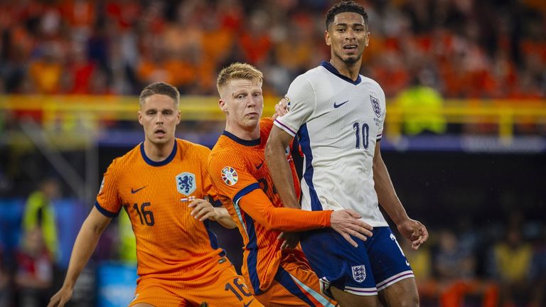 Veerman en Schouten sluiten donderdag, twee weken na de halve finale tegen Engeland op het EK, weer aan bij PSV (foto: ANP).