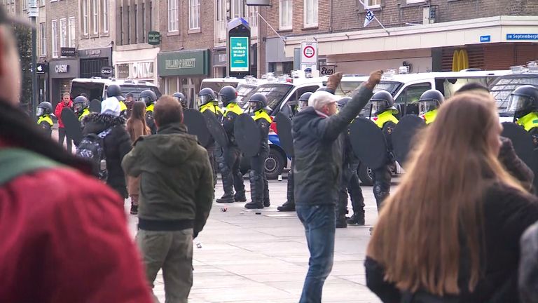 Zo'n 30 mensen aangehouden in Eindhoven