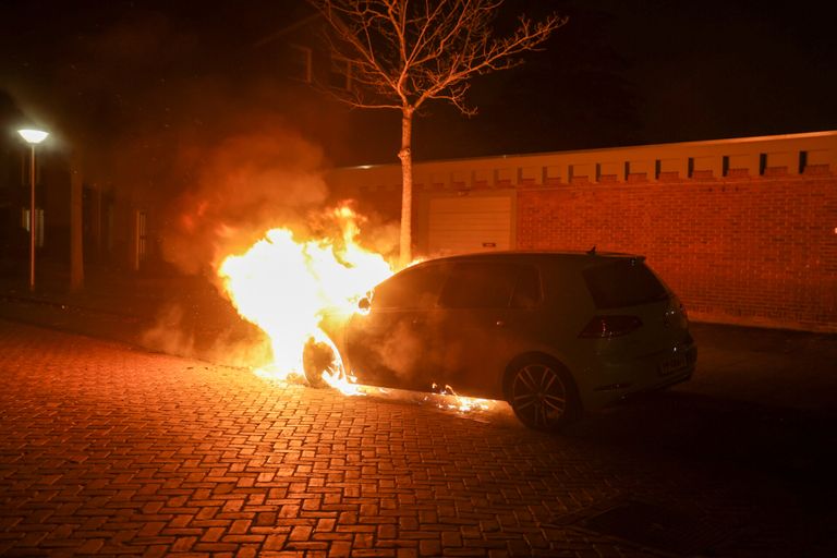 De voorkant staat in lichterlaaie (foto: Arno van der Velden/SQ Vision).