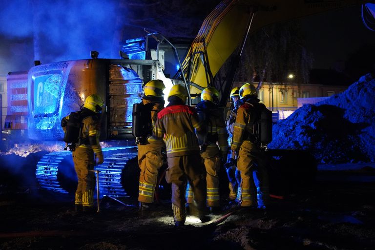 Hoe de brand in de graafmachine in Rijen kon ontstaan, wordt onderzocht (foto: Jeroen Stuve/SQ Vision).