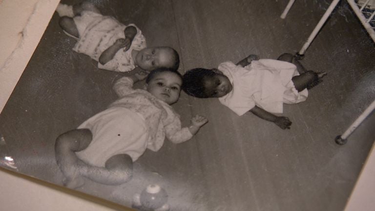 Foto's uit Moederheil in Breda komen online, zodat baby's van toen meer te weten komen over hun oorsprong. (foto: Omroep Brabant)