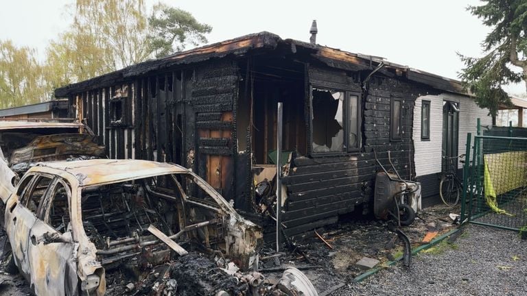 Chalet op Prinsenmeer dat door uitslaande brand verwoest is (foto: Jan Peels)