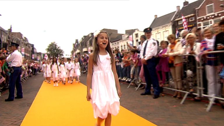 Cecile voert Kinderkoor SuiteKids aan (foto: Omroep Brabant).