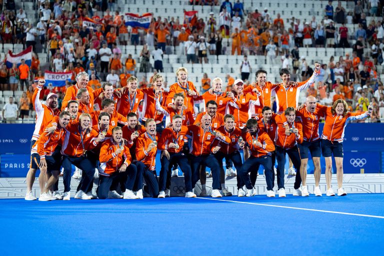 De hockeymannen  in extase na het winnen van olympisch goud (foto: ANP 2024/IMAGO/Eibner-Pressefoto Memmler).