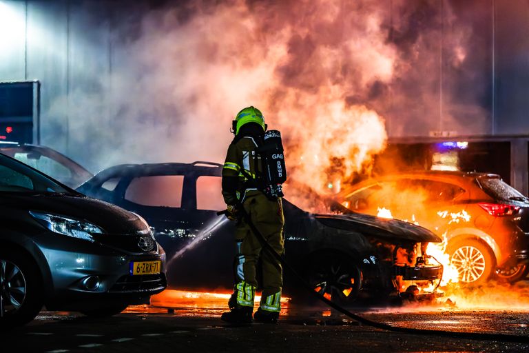 Van de auto bleef weinig over (foto: Jack Brekelmans/SQ Vision).