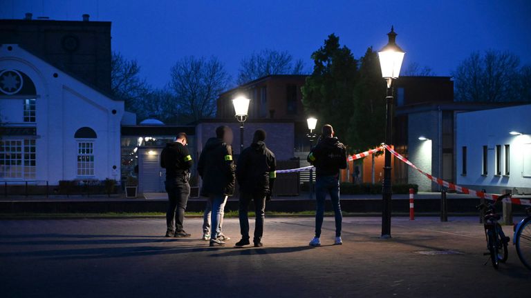 De politie werd rond vijf uur donderdagnacht gewaarschuwd (foto: Perry Roovers/SQ Vision).