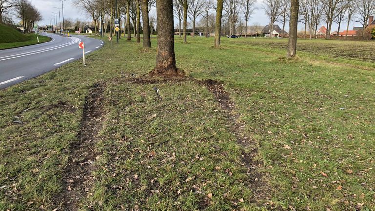 Een dag na het ongeluk zijn de sporen nog zichtbaar (foto: René van Hoof).