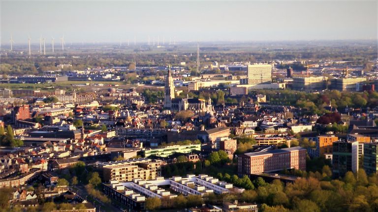 Zicht op zijn geliefde Breda vanuit de heteluchtballon van Ad Haarhuis. (foto: Raoul Cartens)