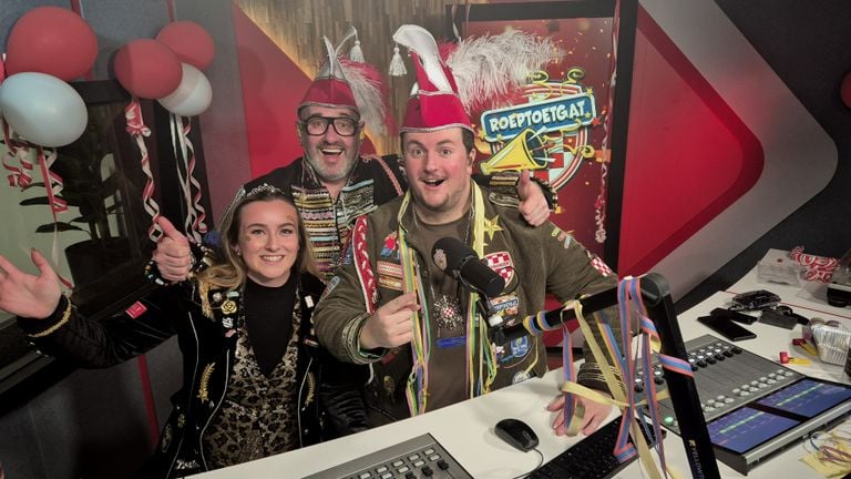 Het team van Brabantse Nachten Zijn Lang op de radio bij Omroep Brabant (foto: Collin Beijk).