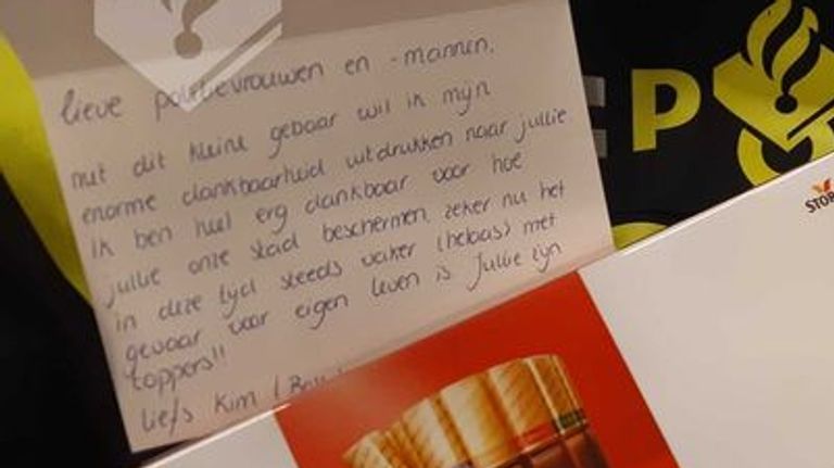 Een lief briefje voor de agenten. 