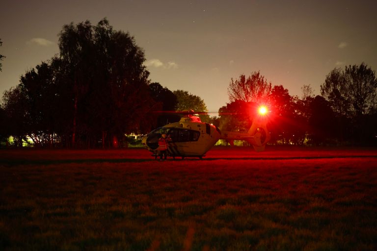 Vanwege de noodsituatie in Boxtel landde een traumaheli op een weiland aan de Liempdseweg (foto: Sander van Gils/SQ Vision).