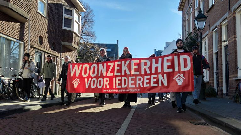 Demonstratie trekt naar de Sint-Janskathedraal in Den Bosch (foto: Abel Heijkamp)